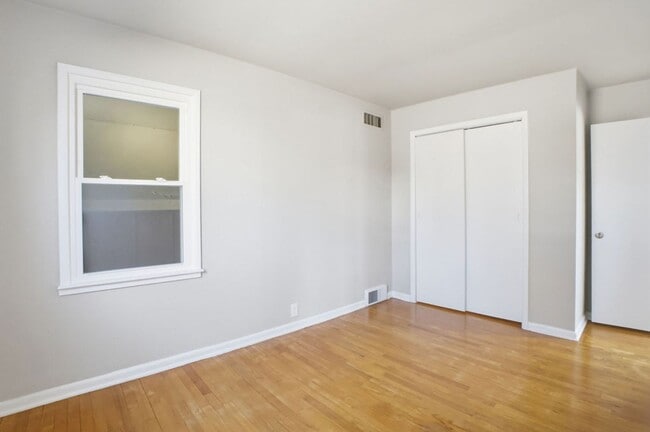 Building Photo - Spacious 3-Bed Home with Finished Basement and Extra Room