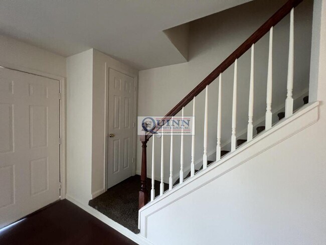 Building Photo - 179 E Village Rd