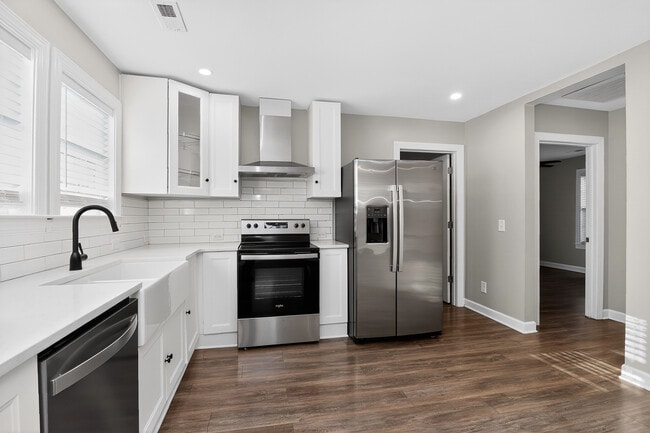 Building Photo - 4044 Dinglewood Ave