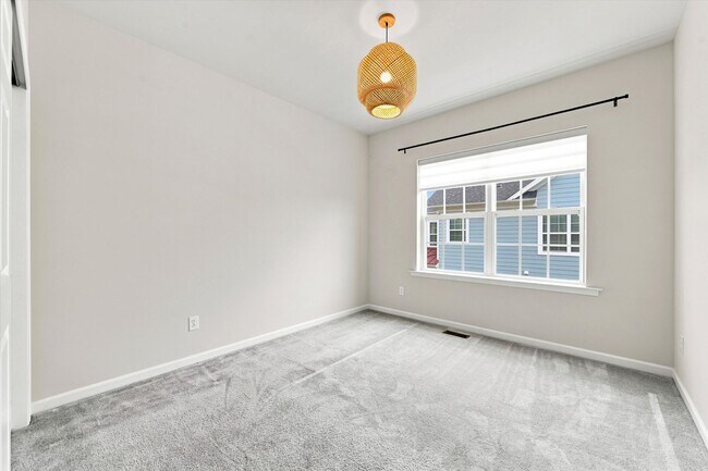 Building Photo - 160 Shilling Ave