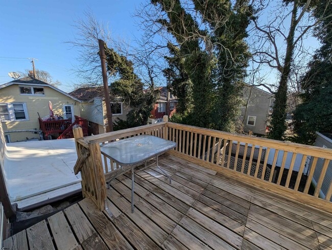 Building Photo - 712 Sewell Ave