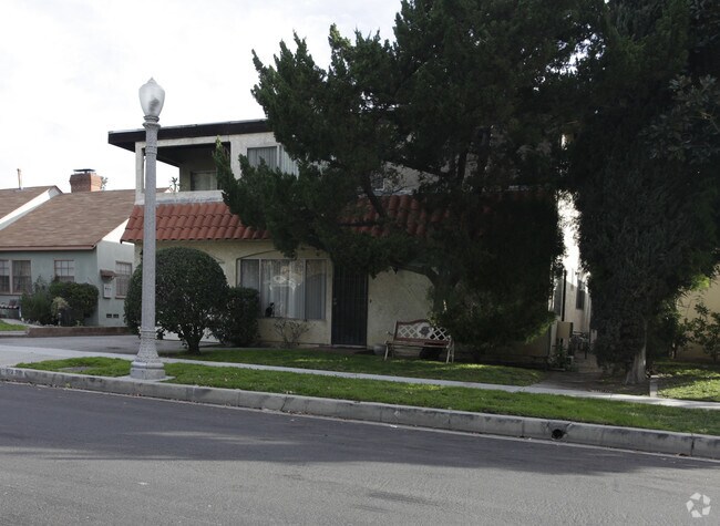 Building Photo - 5728 Beck Ave