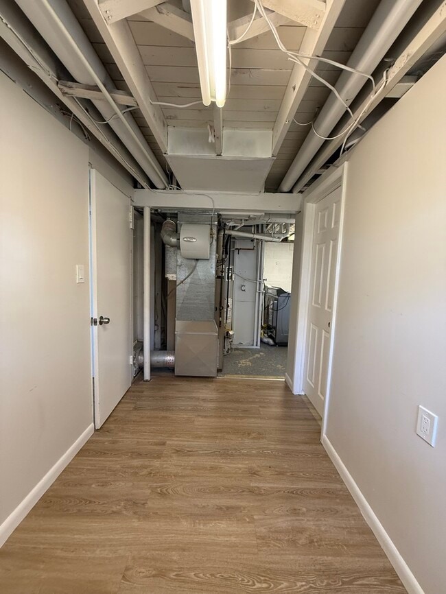 Building Photo - 205 Mardale Dr