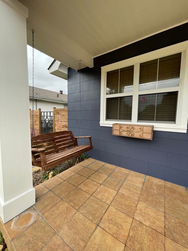 Building Photo - 2 bedroom 2 bath home, MOVE IN SPECIAL!!!