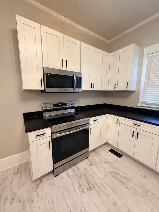 Building Photo - 205 Saluda St