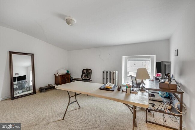 Building Photo - 218 Grape St