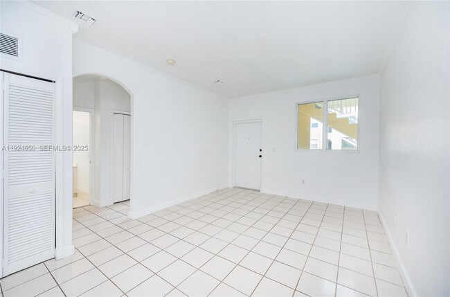 Building Photo - 1535 SE 26th St