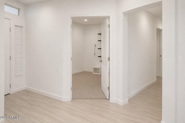 Building Photo - 9803 E Thornbush Ave