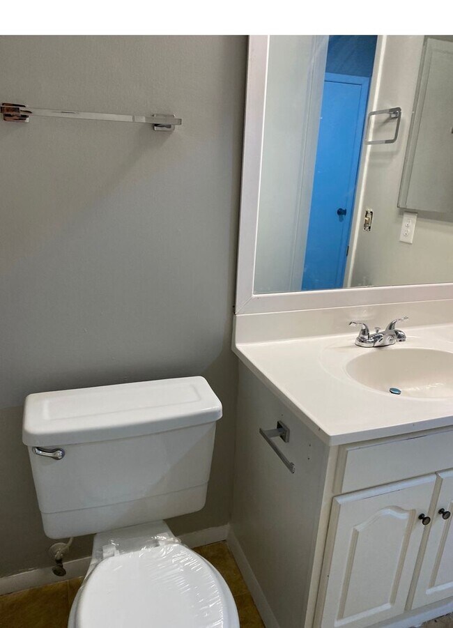 Building Photo - Cozy 3-Bedroom Townhome Close to Base and Shopping
