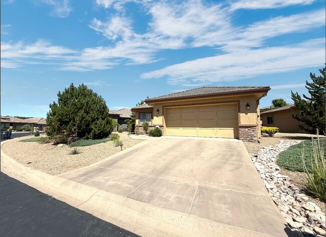 Building Photo - Beautiful home in Prescott Lakes