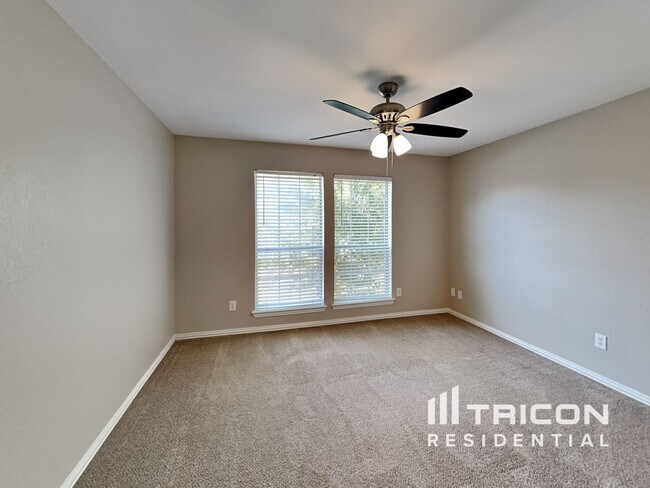 Building Photo - 523 Pinnacle Dr
