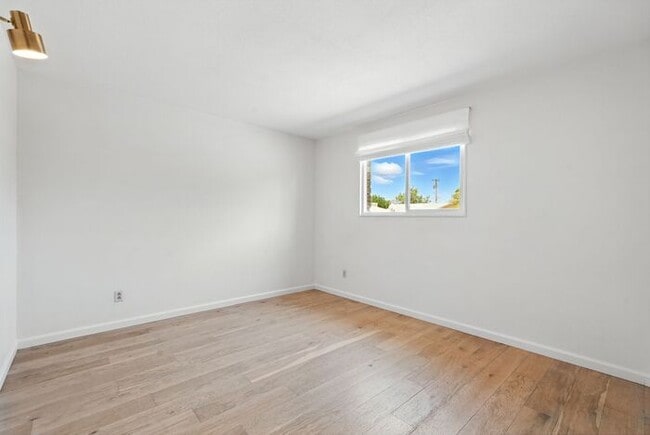 Building Photo - Totally remodeled home in prime Tempe Loca...
