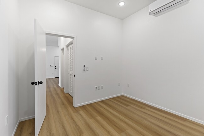 Building Photo - 2850 Nye St