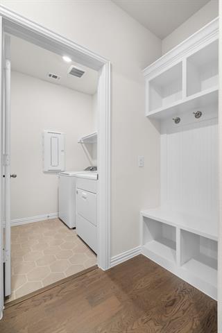 Building Photo - 2100 Briar Rose Dr