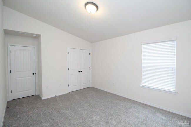 Building Photo - 5605 Peach Dr