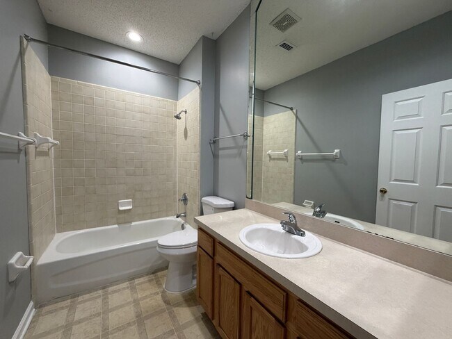 Building Photo - 3041 Southhall Ct