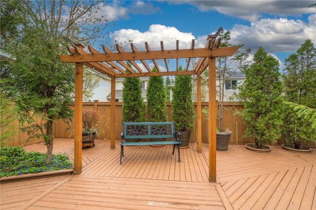 Building Photo - Spacious 5-Bedroom Home with Backyard Oasi...