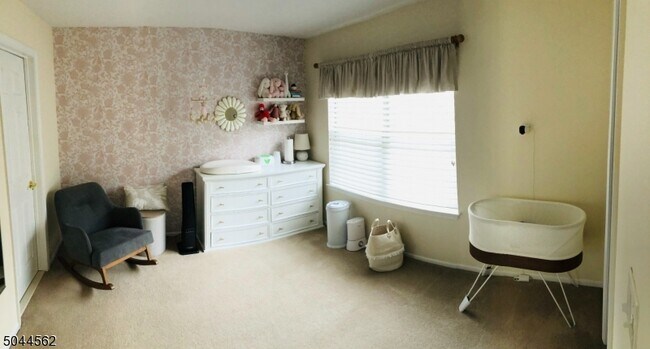 Building Photo - 33 High Pond Ln