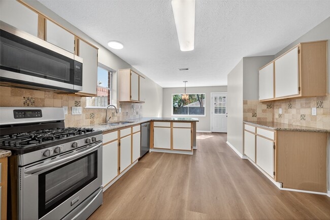 Building Photo - 1826 Oak Valley Dr