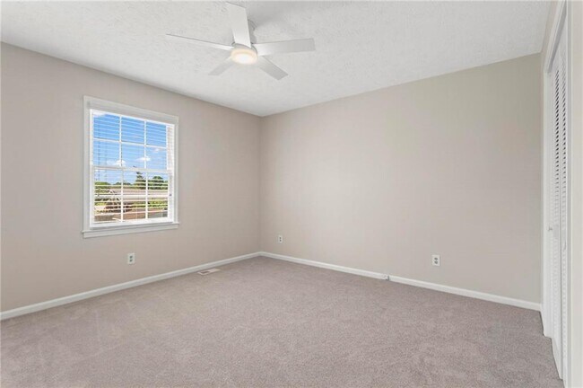 Building Photo - 37 Skyview Cir