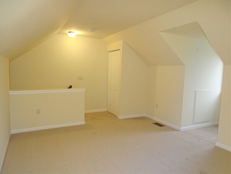 Building Photo - 609 Byler Cir