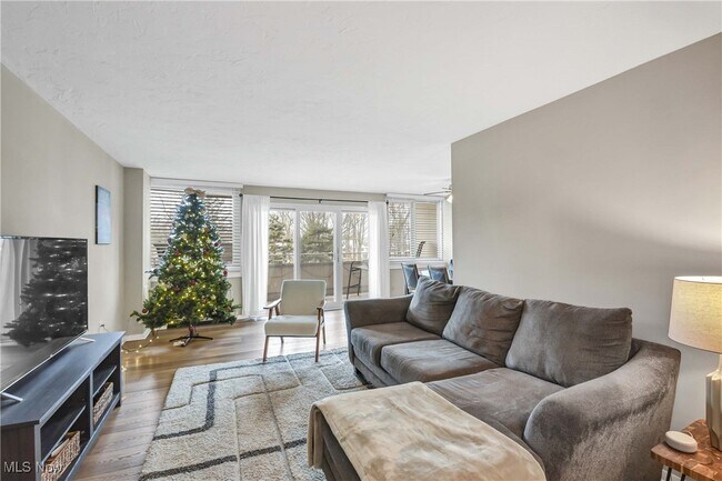 Building Photo - 12900 Lake Ave