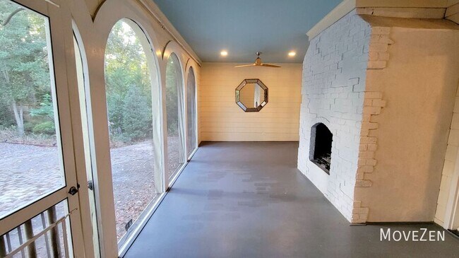 Building Photo - 5630 Colony Crossing Dr