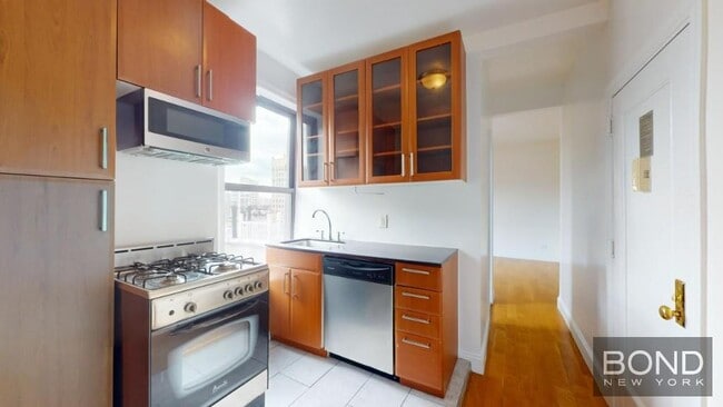 Primary Photo - 229-231 East 12th Street
