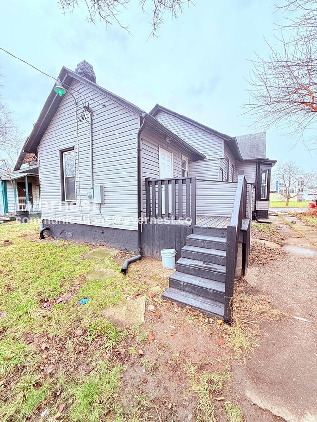 Building Photo - 3 Bed/1 Bath Home with Off-Street Parking / Pet-Friendly / Available Now!