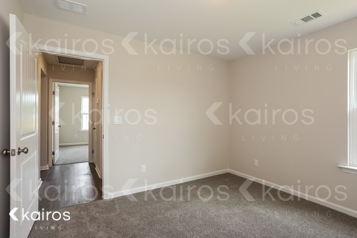 Building Photo - 12 Red Oak Dr.