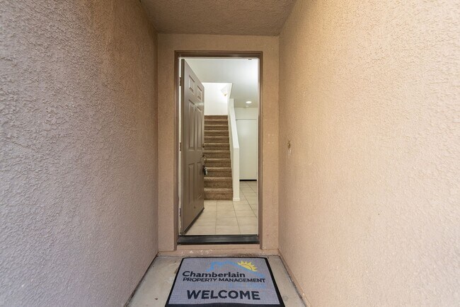 Building Photo - 3 bedroom townhome located In Rancho Carrillo!