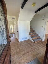 Front Foyer - 576 Blaisdell Dr