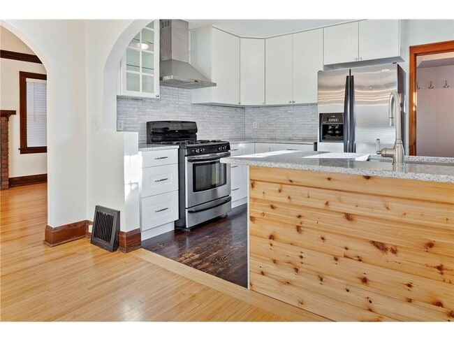 Building Photo - 445 Upton Ave S