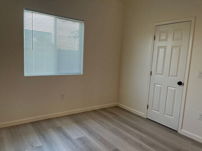 Building Photo - Newly Remodeled Home! MUST SEE!