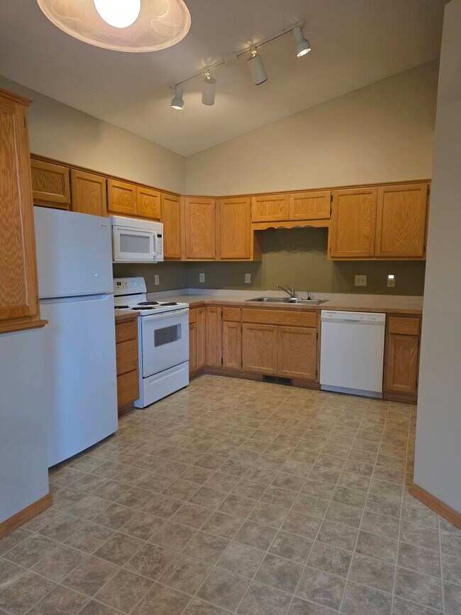 Building Photo - 9205 Orchard Cir