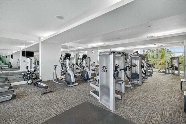 Building Photo - 3000 Oasis Grand Blvd