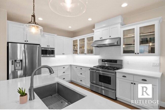 Building Photo - STUNNING 4 Bed/3.5 Bath Home in Talent!!!