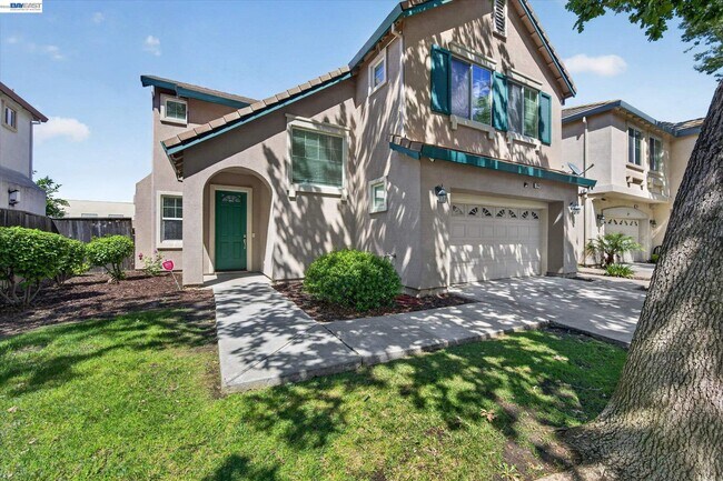 Building Photo - 244 Balsam St