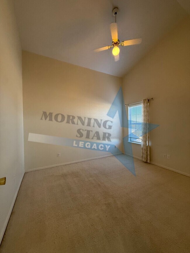 Building Photo - 4 bedroom, 4 bath house - Must see landscaping!