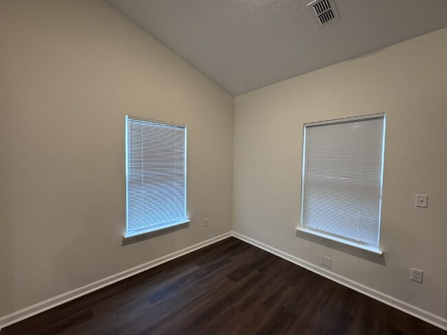 Building Photo - Charming New-Build with Classic Style in E...