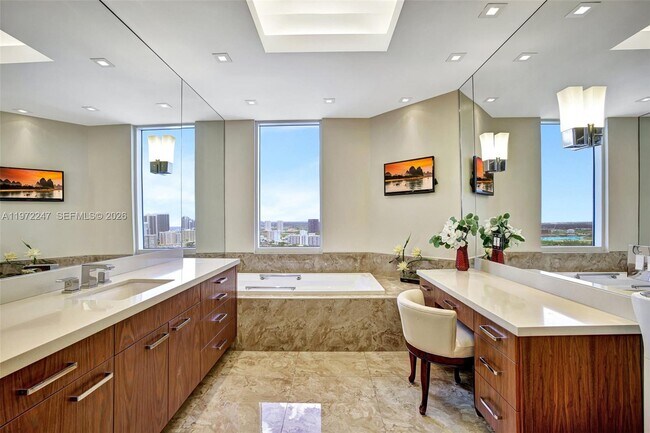 Building Photo - 21200 Point Pl