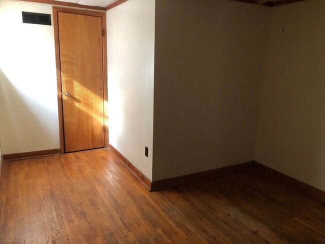 Building Photo - 4 Bedroom and 3 Bathroom home NLR
