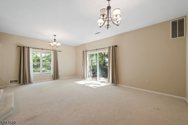 Building Photo - 45 Maple Ln