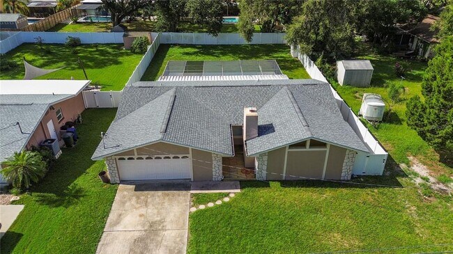 Building Photo - 2021 Valley Dr
