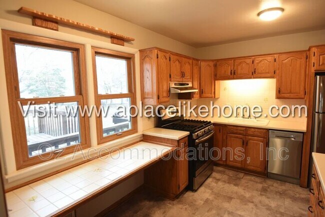Building Photo - 9539 Kessler St