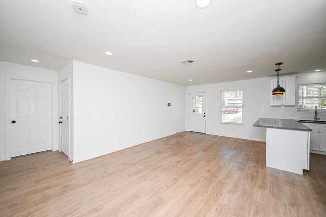 Building Photo - 4710 Hershe St