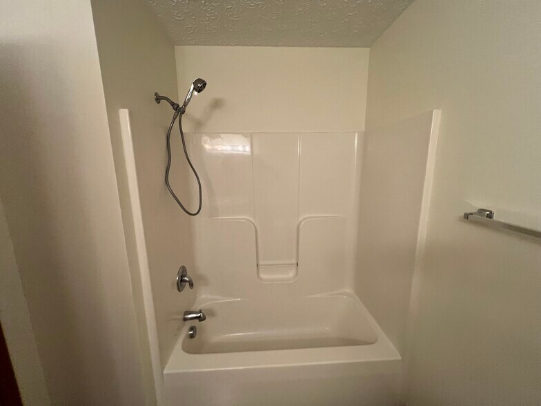 Building Photo - 1225 Sequoia Ct