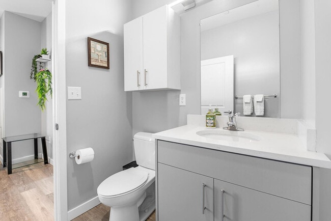 Building Photo - 95 Broadway-SI ID1240381P