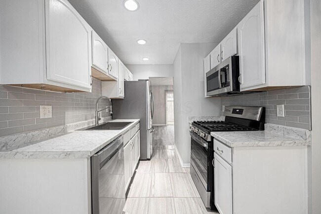 Building Photo - 97 Tarryton Ct W