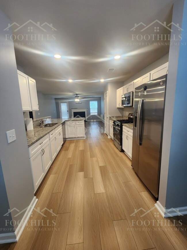 Building Photo - 18 Chalet Ct